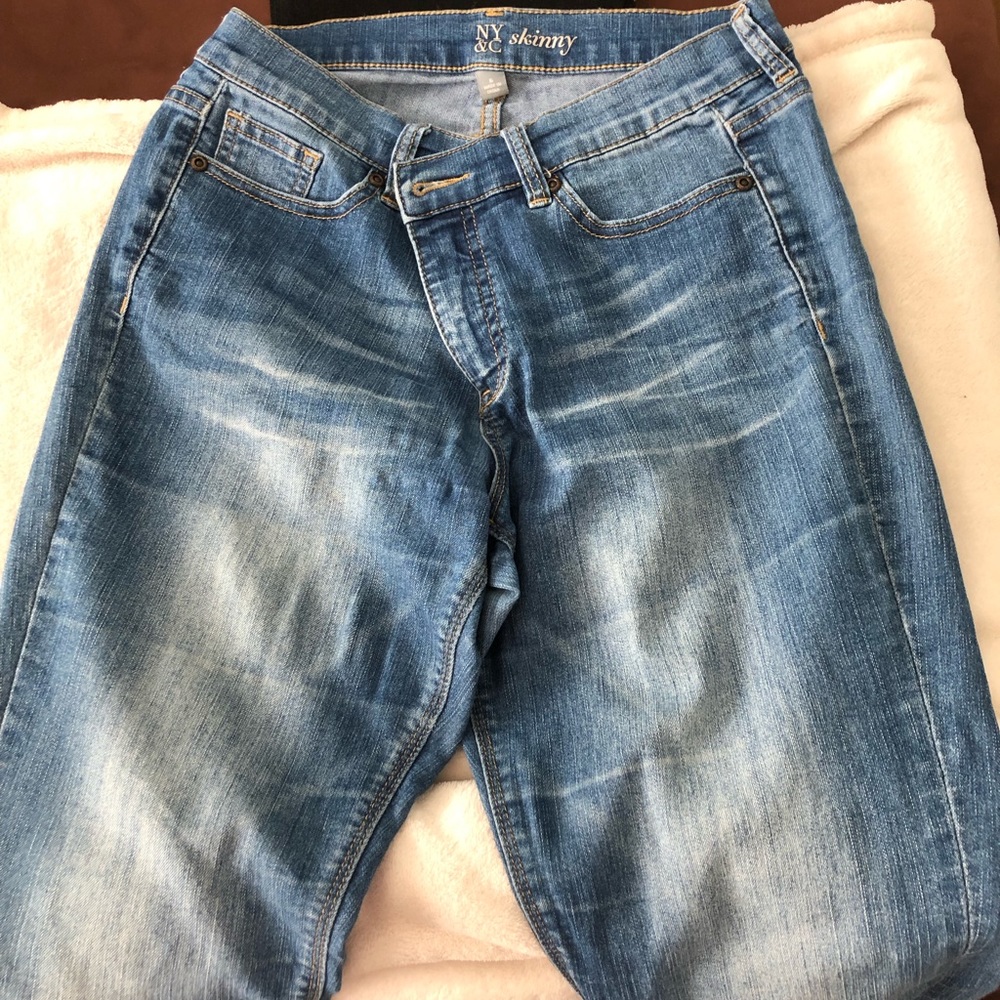 NEW YORK & CO. Slim Leg/Skinny Jean. Medium Blue. Size 6